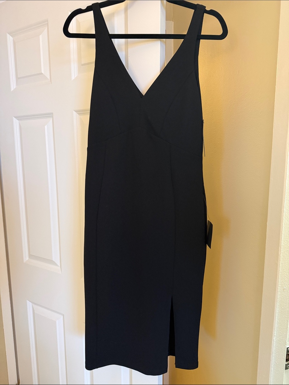Lulus Black V-Neck Sleeveless Dress